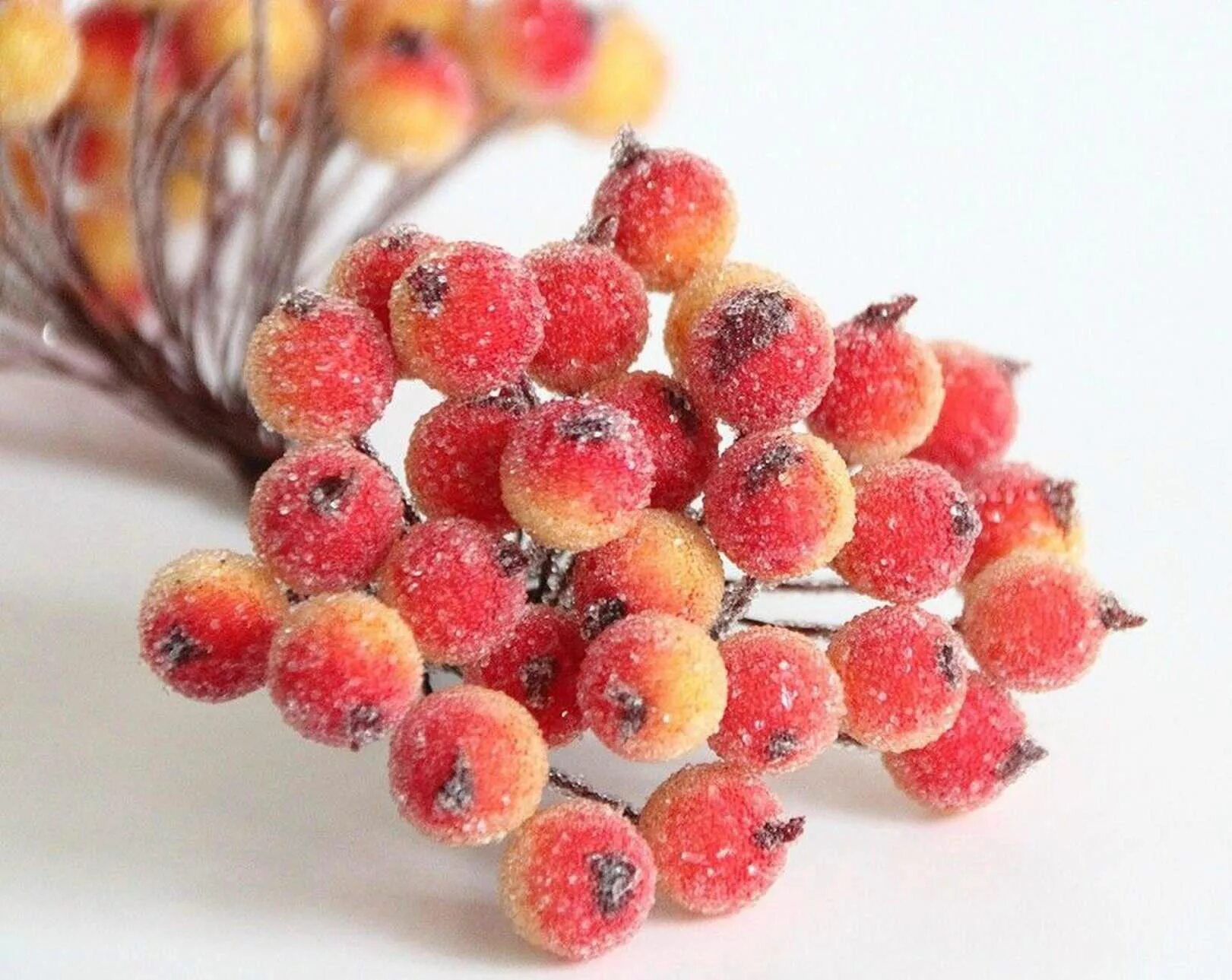 Как сделать ягоды. Ягоды из фоамирана. Ягодки из фетра. Поделка клубника из бумаги. Клубника из соленого теста.