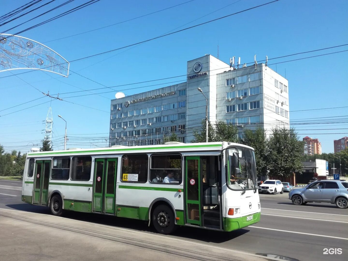 Первый автобус красноярск. Автобус 1 Красноярск. Общественный транспорт Красноярск. Шинный перекресток Красноярск.