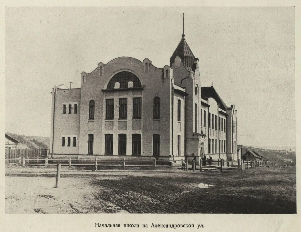 Старый город новониколаевск. Новониколаевск 1900. Новониколаевск в 1900-1910. Новониколаевск гостиница метрополитен. Андреевское училище в новониколаевске.