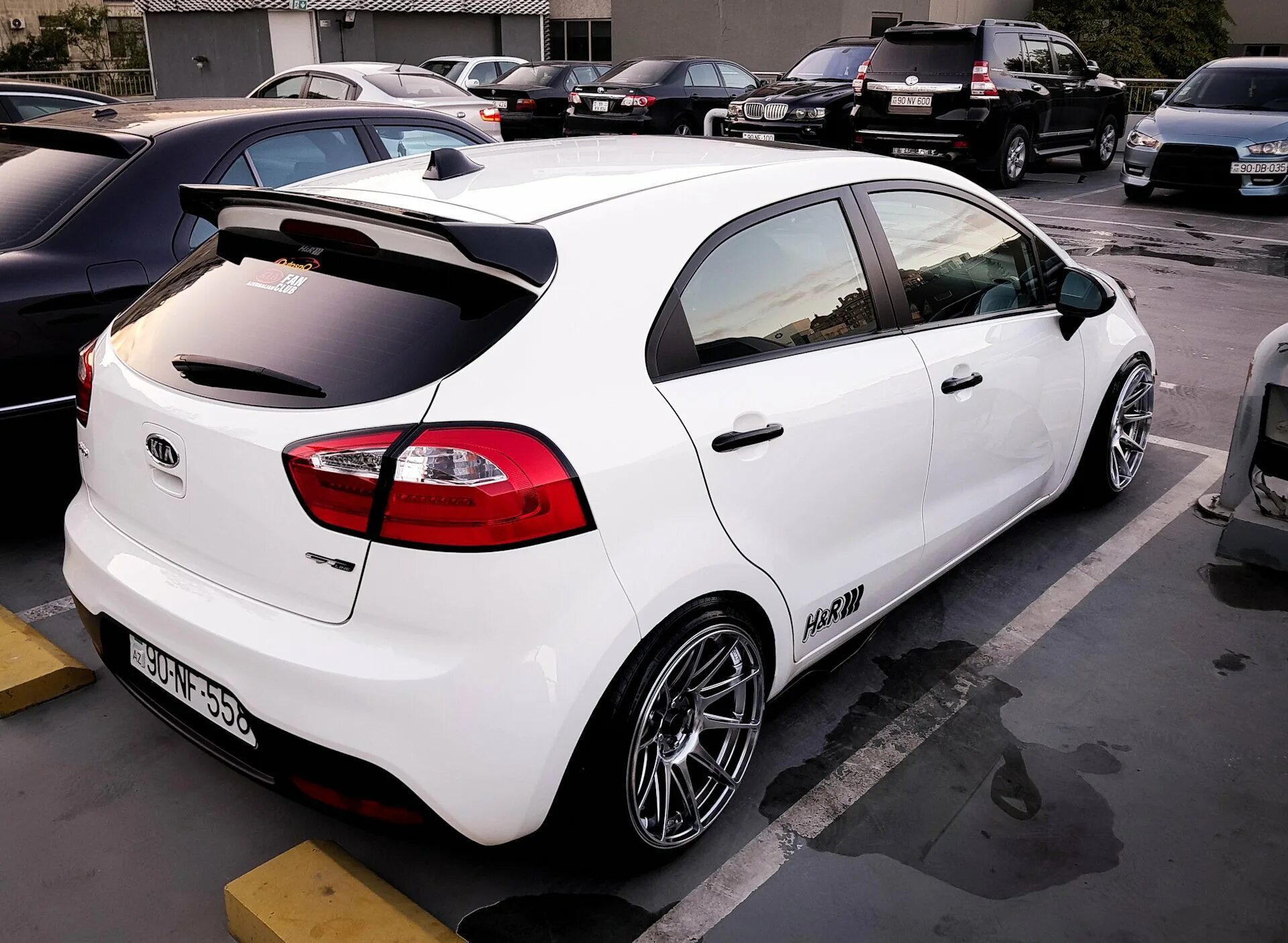 Kia Rio 3 Hatchback Tuning. Рио 3 хэтчбек. Киа Рио хэтчбек на дисках. Киа Рио 3 хэтч обвес. Киа хэтчбек тюнинг