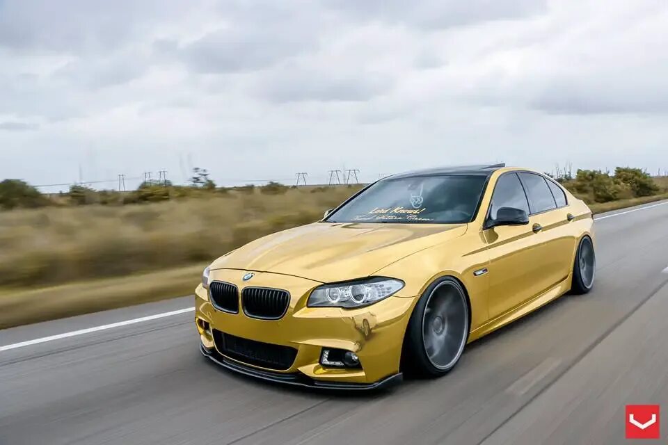 BMW m5 Gold. BMW m5 f10. BMW f10 Золотая. BMW f10 золотистая.