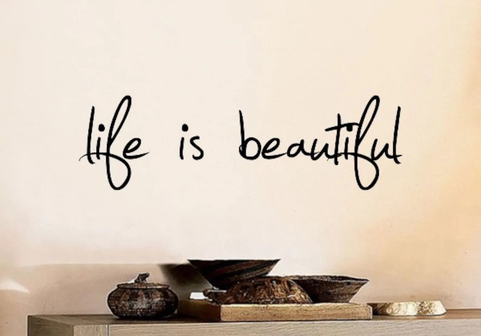 Life s not being lived. Life надпись. Жизнь прекрасна надпись. Life is beautiful надпись. Life is beautiful красивая надпись.