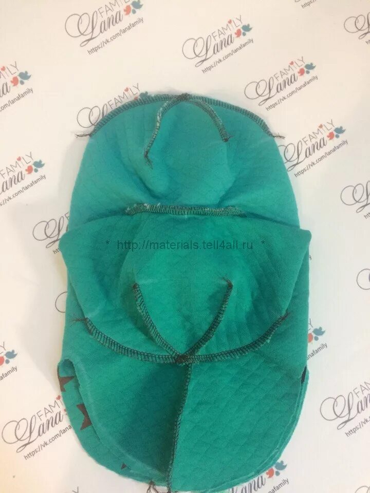 Подшлемник детский. Шкатулка шапка шлем. Ушить шапку шлем. Ушить шапку шлем ребенку. В шапке шлеме открывается ухо.