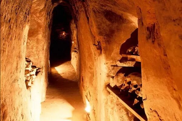 пещеры киево-печерской лавры. псково-печерский монастырь пещеры. богом зданные пещеры псково-печерского монастыря. печёрский монастырь в пскове пещеры. антониевы пещеры киево-печерской лавры.