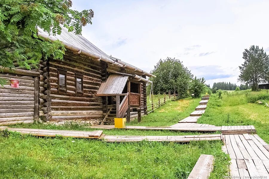 Пон на пермяцком. Усадьба Кудымова Хохловка. Хохловка изба Кудымова. Хохловка усадьба Светлакова. Избы в Хохловке Пермский край.