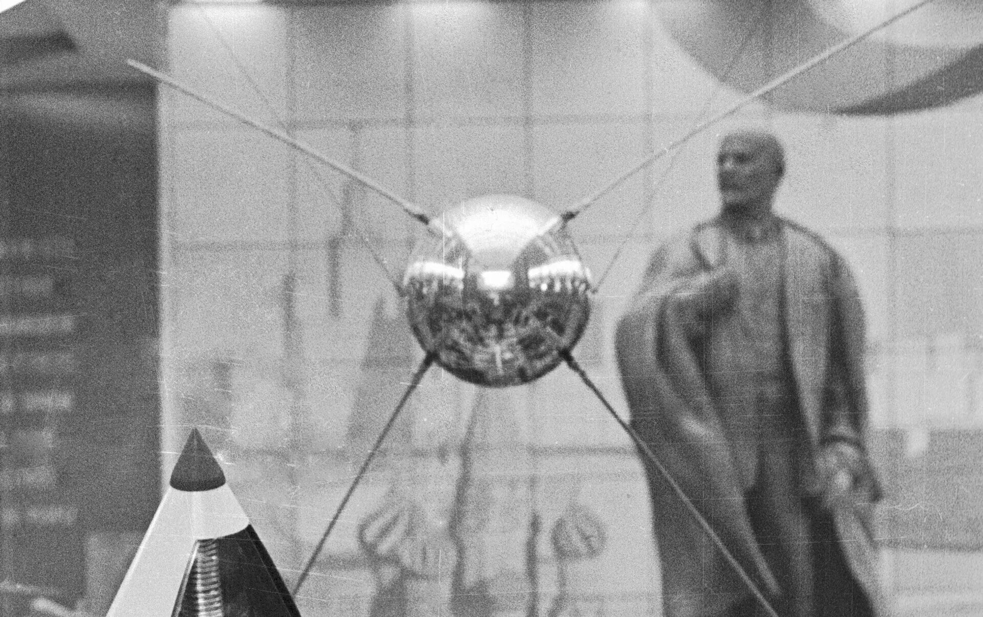 Изображение первый искусственный спутник земли 1957 руководитель. Первый искусственный спутник земли 1957. первый искусственный спутник земли 1957 королев. первый искусственный спутник земли октябрь 1957 г.