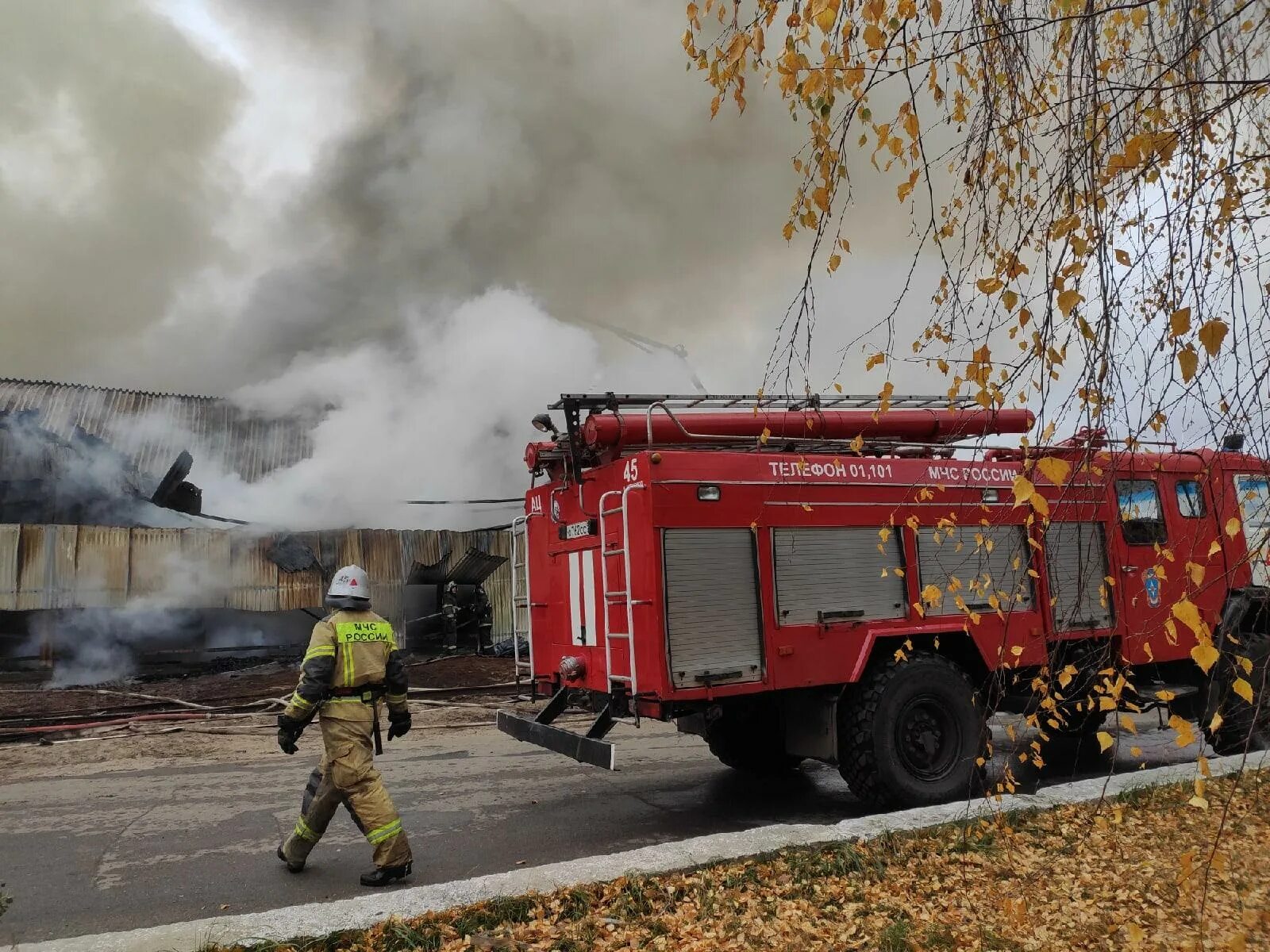 Пожар в нижнем новгороде сейчас в сормовском районе. Пожар нижний новгород сейчас сормово. Пожар в гараже на ул федосеенко сегодня. Пожар на федосеенко нижний новгород. Белокуриха пожар вчера вечером в 21.