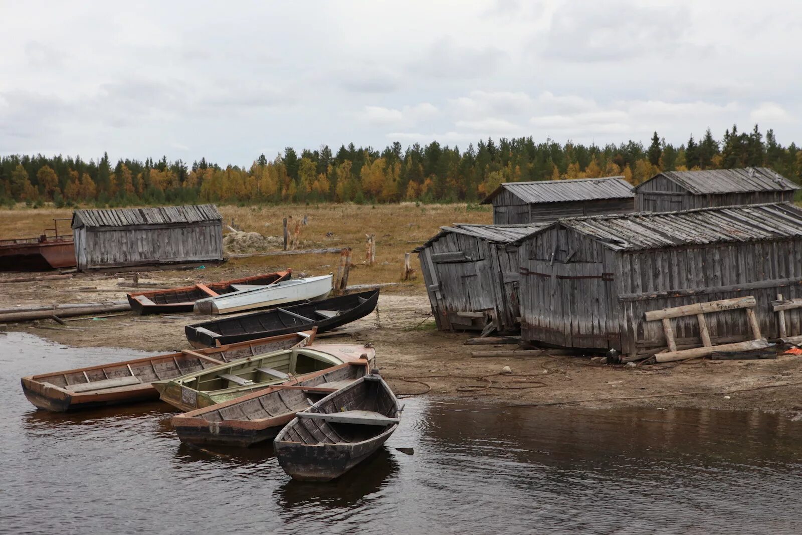 Рыбацкий поселок Карелии. Рыбацкая деревня Карелия. Поморы Карелии. Поселок рыбацкий Карелия заброшенный.