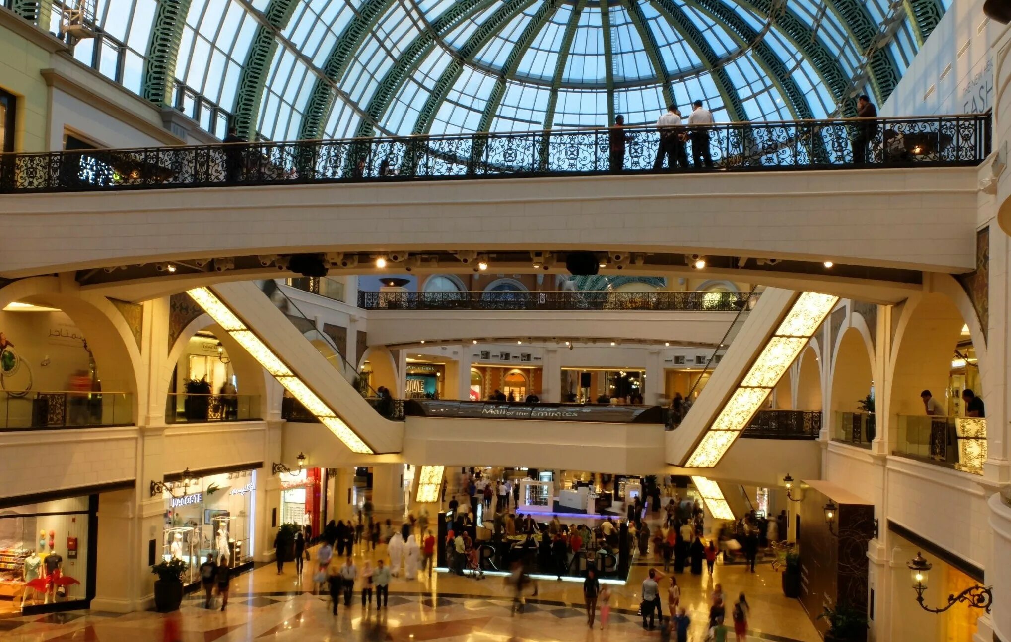 One shopping center. Дубай торговый центр Mall of the Emirates. Дубай Молл Эмирейтс Молл. Mall of the Emirates магазины. Дубай Эмирейтс Молл шоппинг.