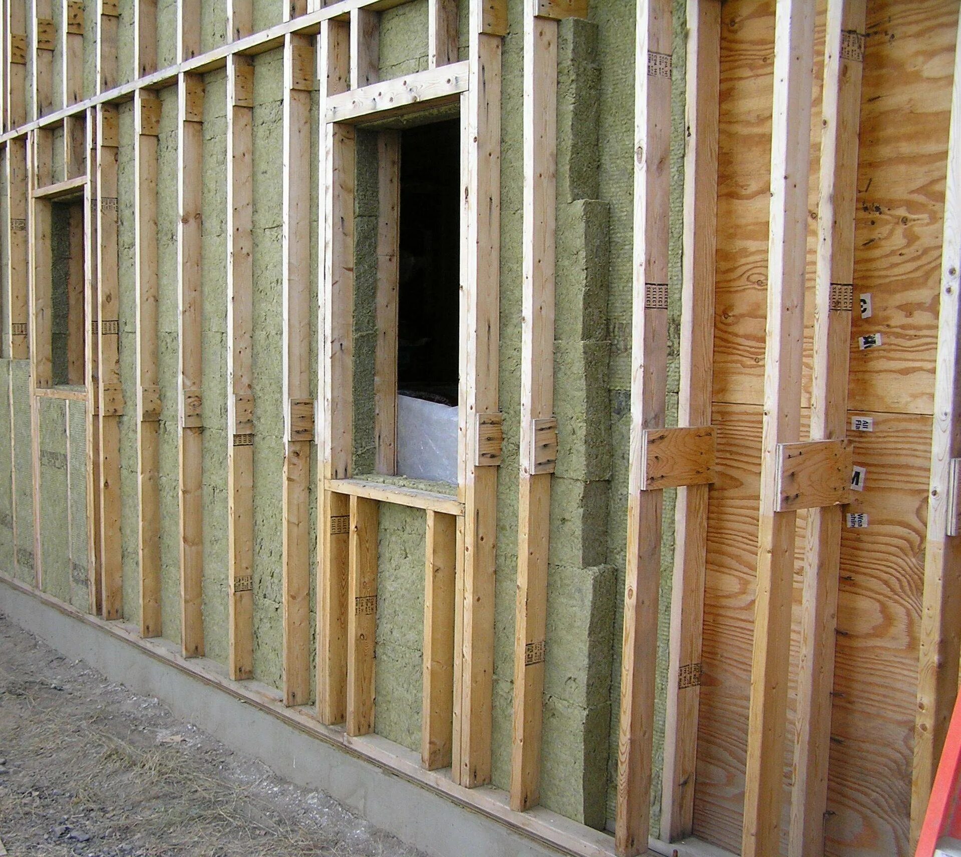 Отделка фасада деревом. Обшивка деревянного каркаса. Брус для обрешетки под осб на стену. Схема утепления стен каркасного дома. Каркасная стена.