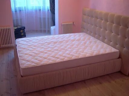 Мягкая двуспальная кровать с матрасом
