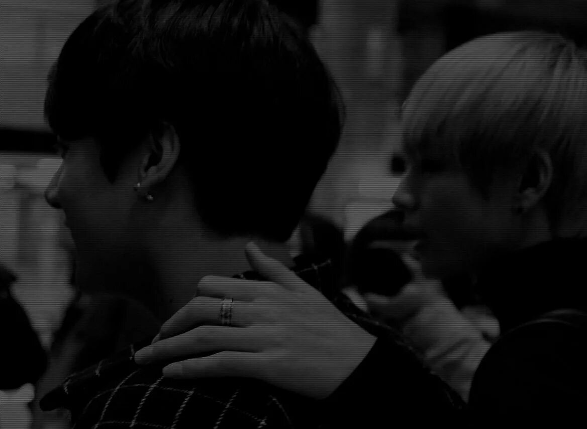Drama taekook part 91 сцена 9. Taekook aesthetic dark. taekook чб. vkook dark. taekook black and white.