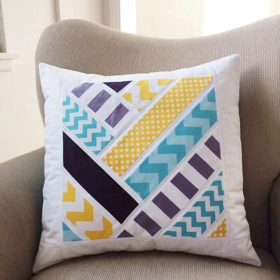 Подушка пэчворк схемы фото Quilted / patchwork cushion cover Patchwork cushion, Quilting designs, Quilts