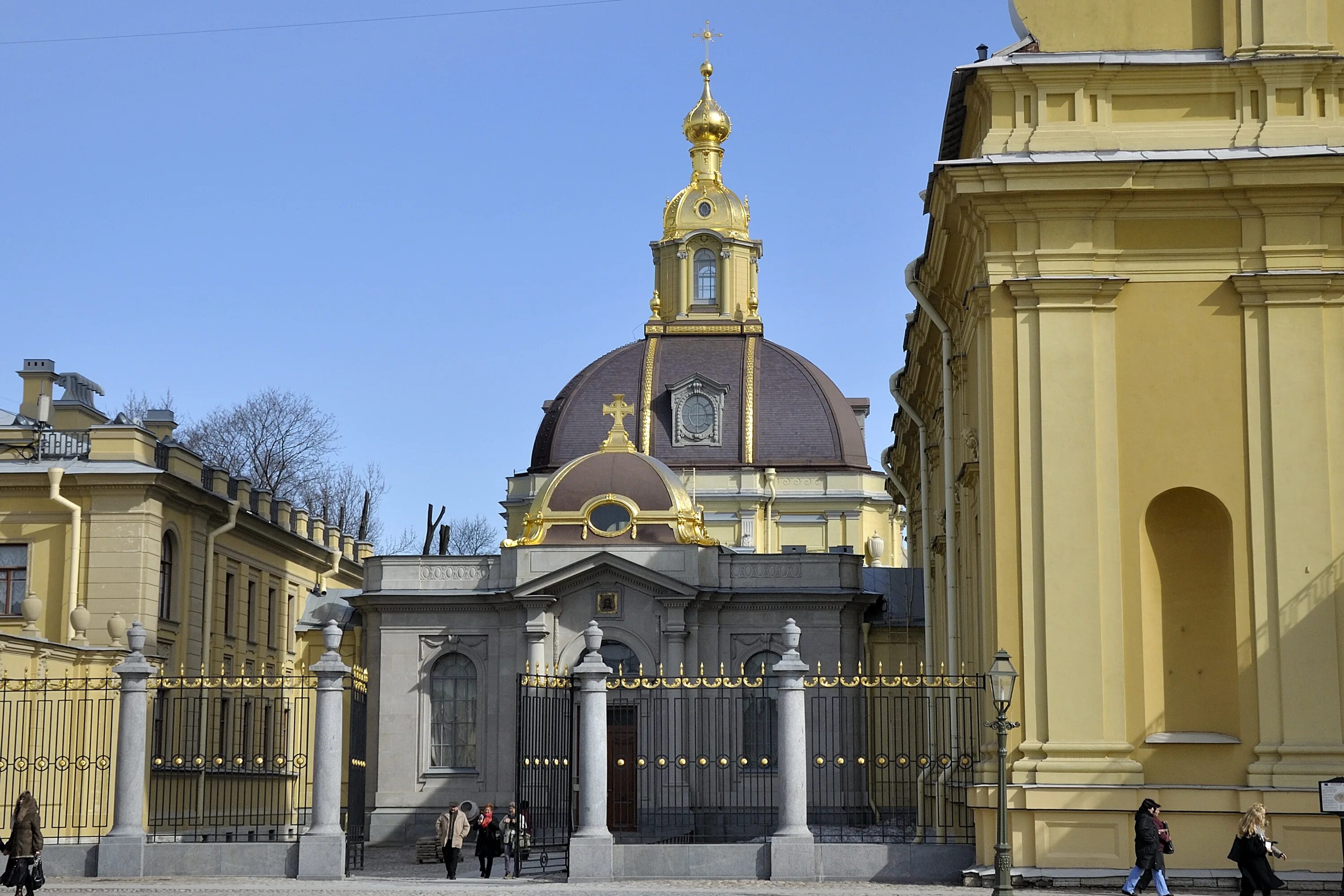 Королевская усыпальница в гранаде. Мавзолей королевы луизы. Усыпальницу римского императора. Часовня усыпальница рейтанов. Усыпальницы мондштадта.
