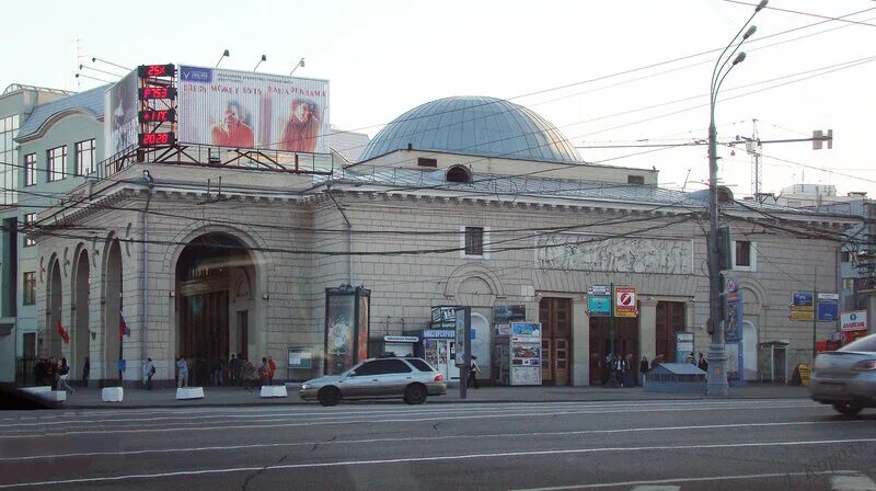 метро возле парка культуры. метро парк культуры снаружи. парк музеон метро. метро возле парка культуры. метро октябрьская парк горького.