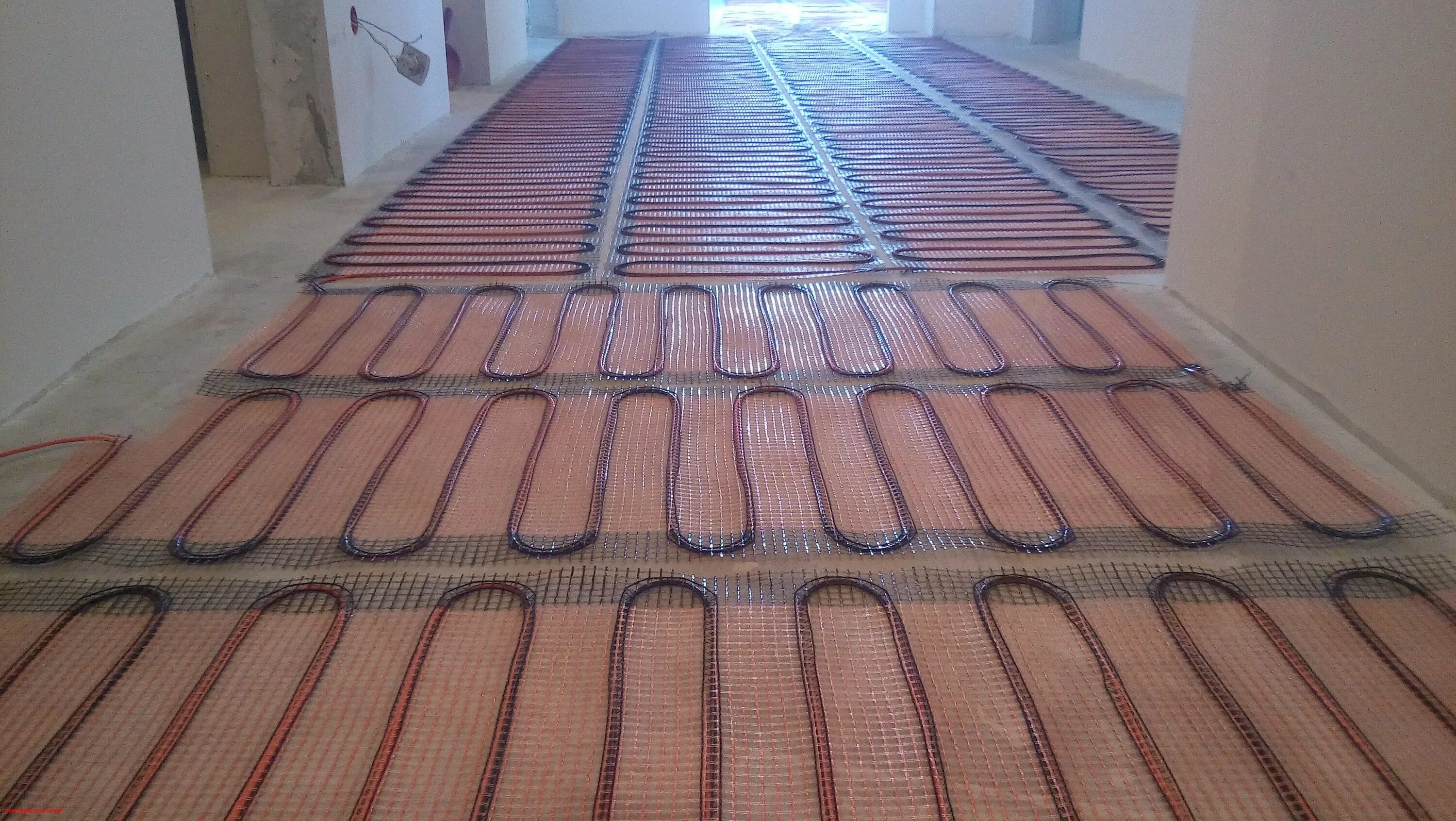 Отопление в частном доме. Какой тепло плюс 7. Отопление в частном доме. Самое дешевое тепло. Солнечные коллекторы на крыше.