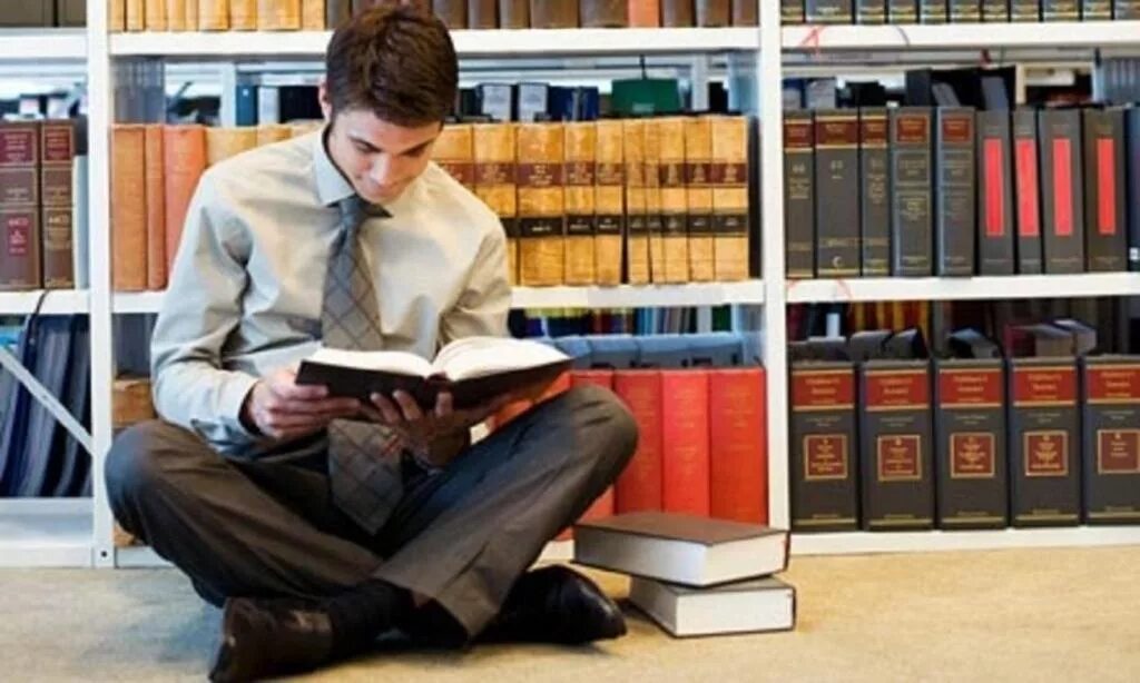 Юрист обучение. Студент юрист. Учеба на юриста. Образование юриста. Юриспруденция студенты.