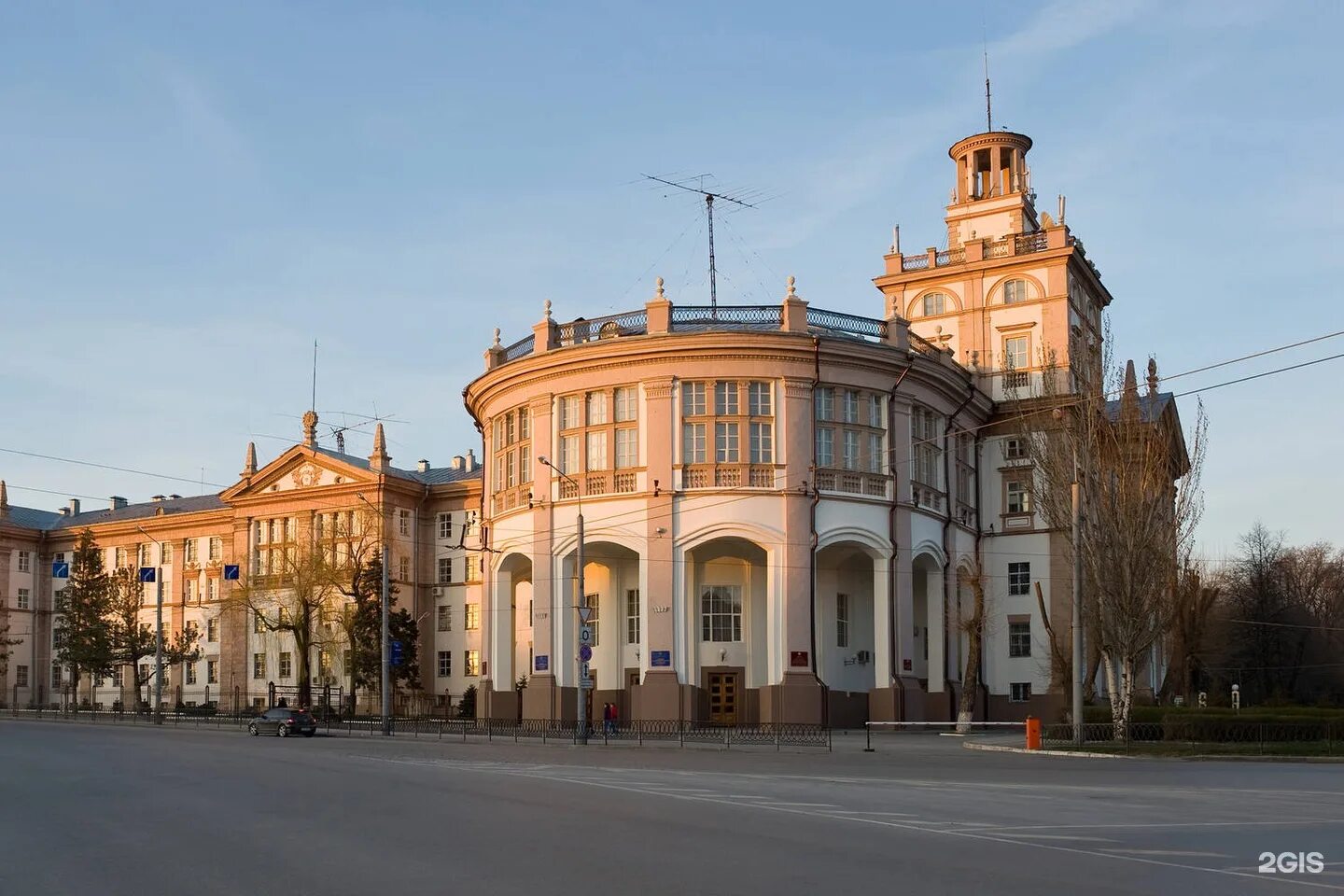 Ростовский государственный университет сайт. Ростовский государственный университет путей сообщения. Ростовский институт инженеров железнодорожного транспорта. Здание РИИЖТ Ростов. Ростов на Дону университет РГУПС.