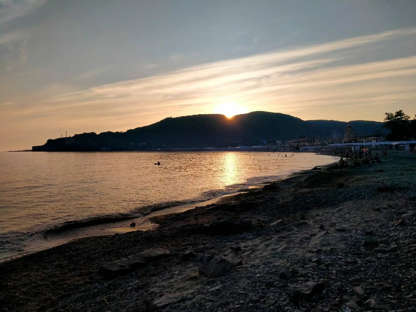 Отдых на море архипо осиповка. Море архипо осиповка. черное море архипо осиповка. архипо-осиповка закат. архипо осиповка море с горой.