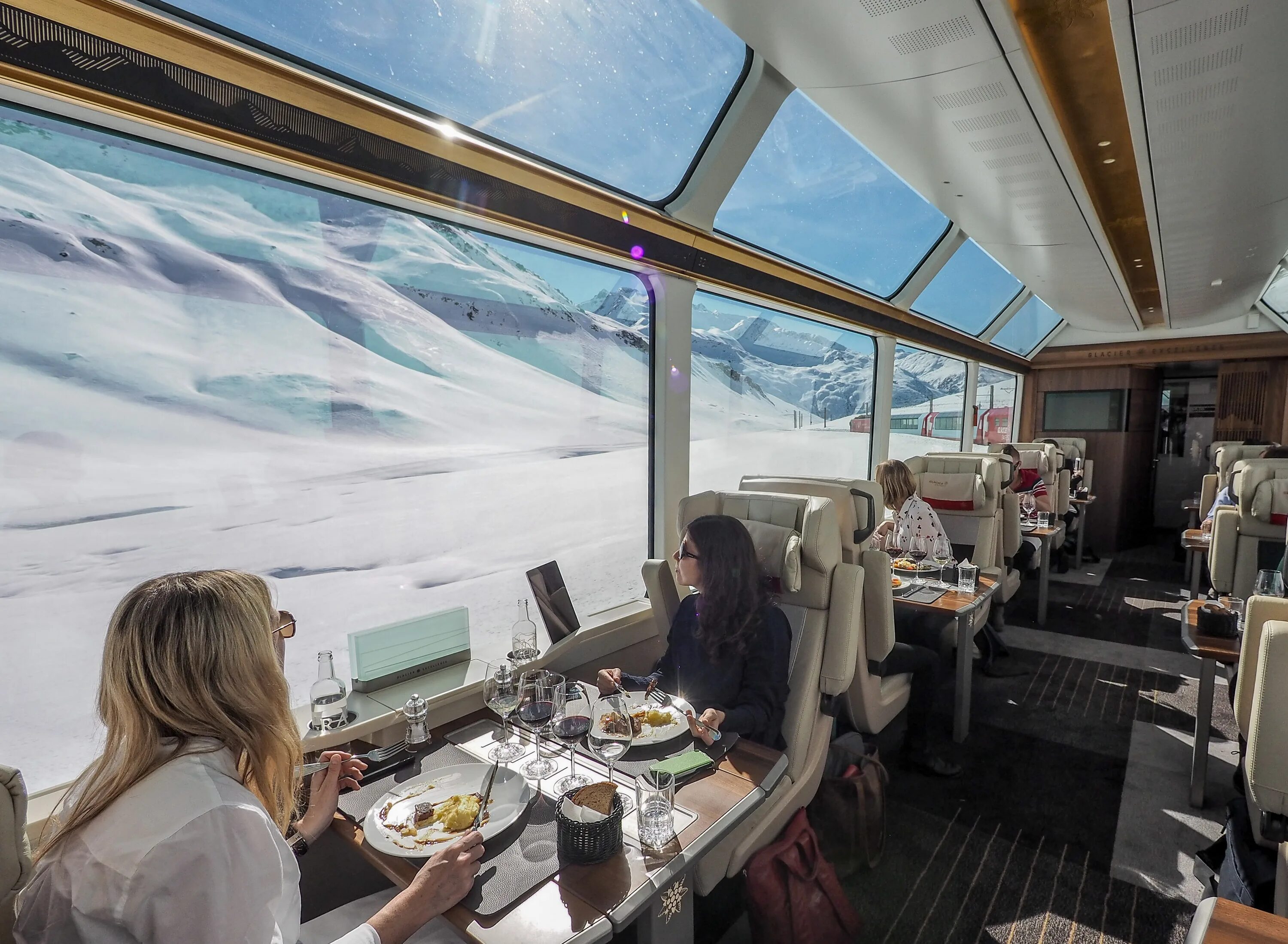 Швейцария поезд ледяной экспресс. Панорамный поезд в Швейцарии Glacier Express. Ледниковый экспресс — Glacier Express. Панорамный поезд Glacier Express (Церматт - Санкт-Мориц, Давос). Путешествие на туристическом поезде