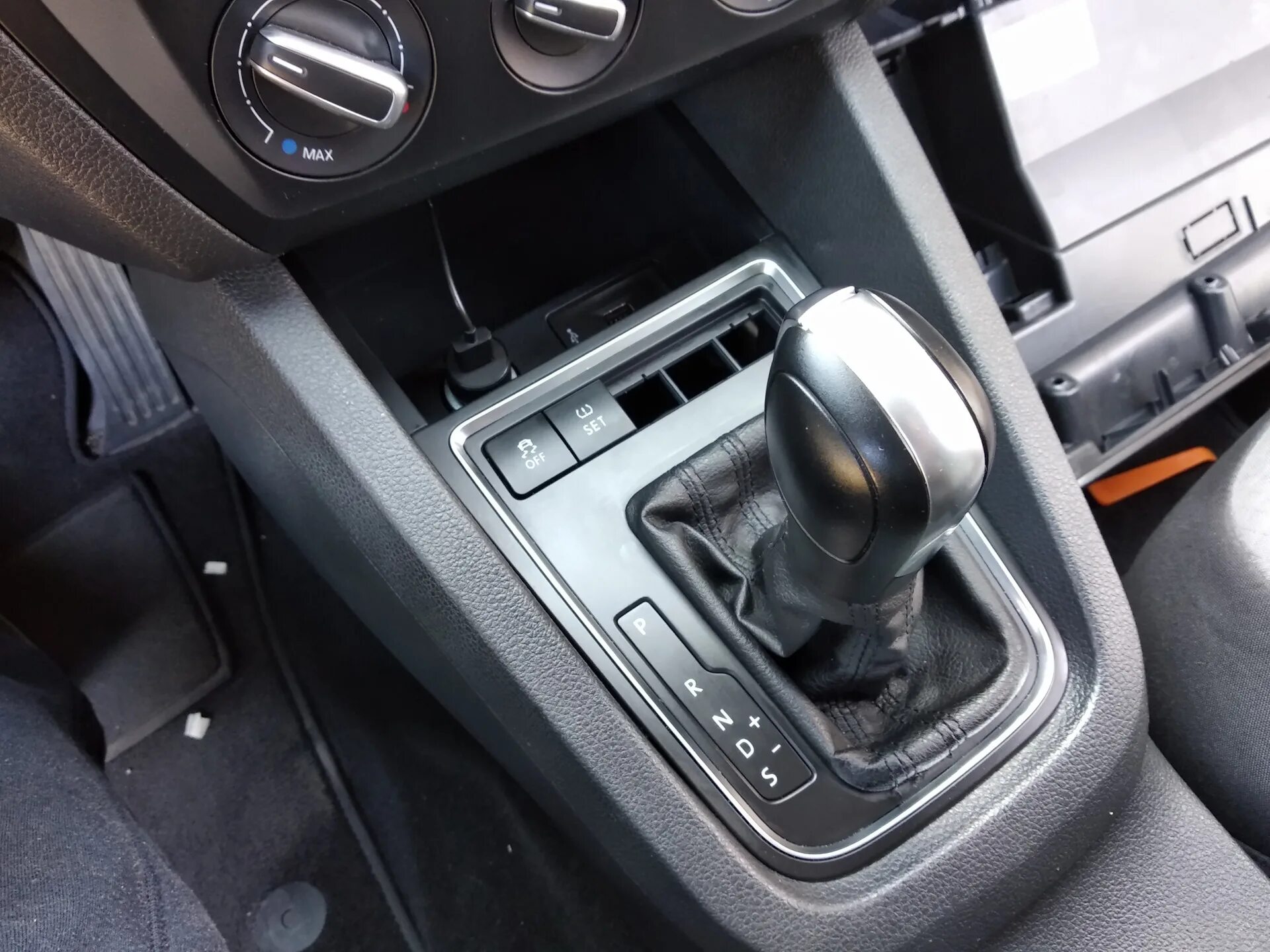 Джетта какая коробка. Ручка АКПП Джетта 6. Кнопка ESP Volkswagen Jetta 6. Фольксваген Джетта 2017 коробка автомат. VW Jetta 6 ESP.