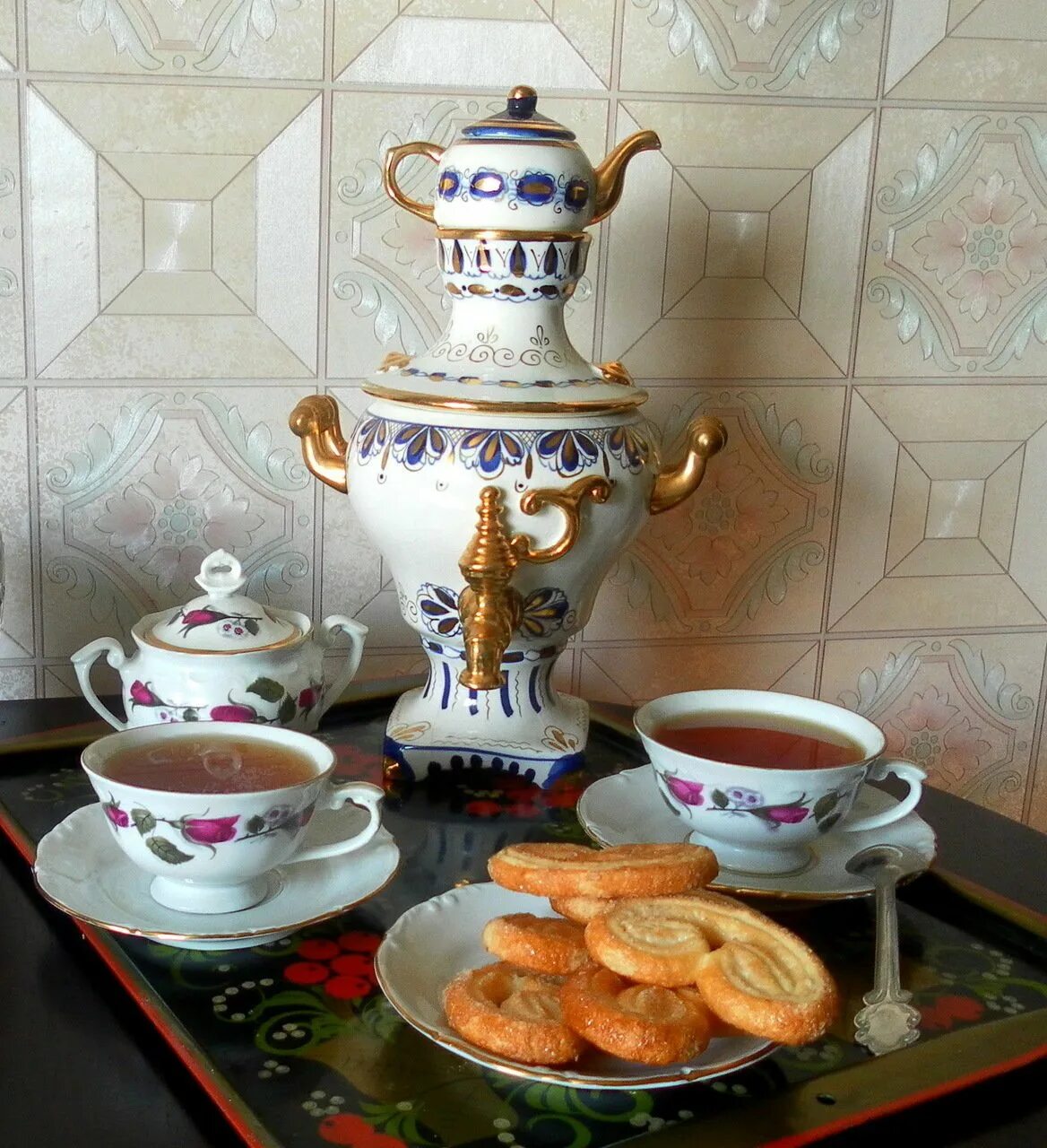 Утро на таджикском. Самовар чай. Самовар с пирогами. Самовар с пирожками. Чаепитие с самоваром.