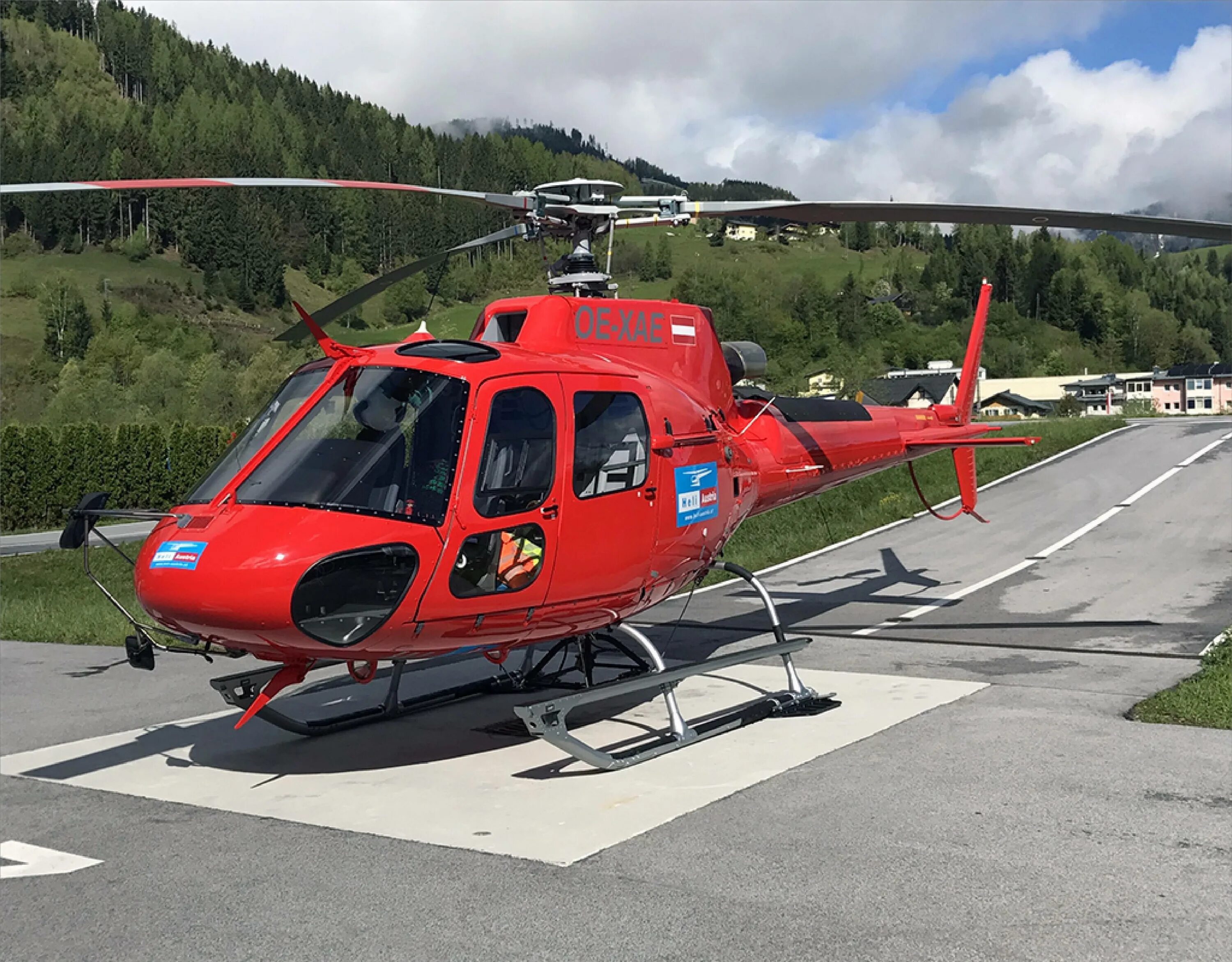 Eurocopter h125. Airbus h125. Airbus 125 uzbekistan. H125 вертолет кабина. H125 вертолет кабина.