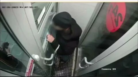 Пенсионерка выбирала дешевый холодильник