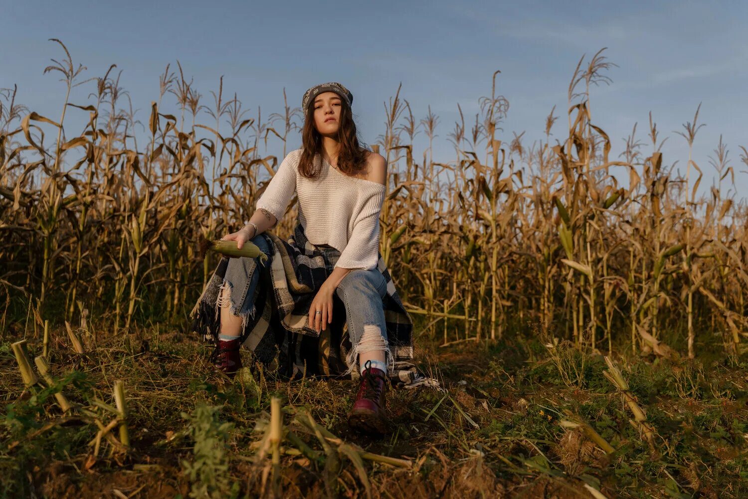 Фотосессия в кукурузе. Женщина с кукурузой. Девушка в кукурузе. Женщины на кукурузном поле. Девчонки в кукурузном поле.