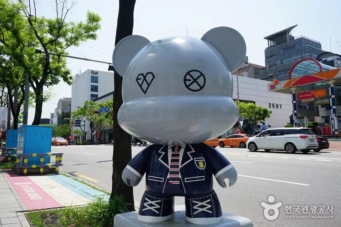 Аллея k-star road. Мишки в сеуле. K-star road сеул. Hallyu k-star road. K-star road сеул.