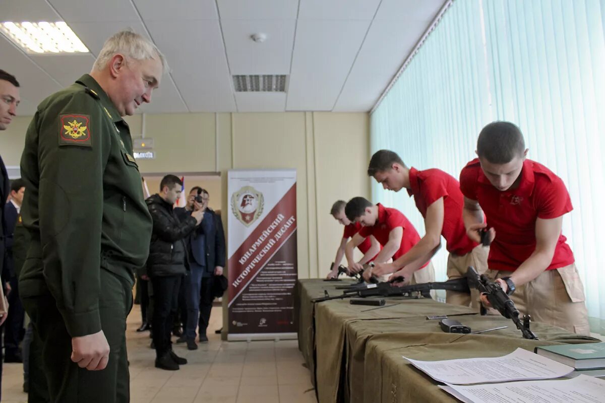 Утечка разговоров военных. Воспитание военнослужащих. Воинское воспитание военнослужащих. Воспитание солдат. Патриотическое воспитание в Вооруженных силах.