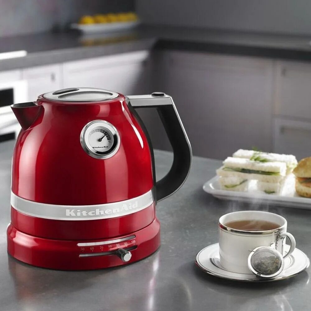 Бытовая техника красный. Чайник kitchenaid 5kek1522eer. Чайник kitchenaid 5kek1522, чугун. Kitchenaid Artisan чайник. Чайник kitchenaid красный.