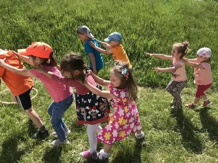Какую игру затеяли дети в палисаднике