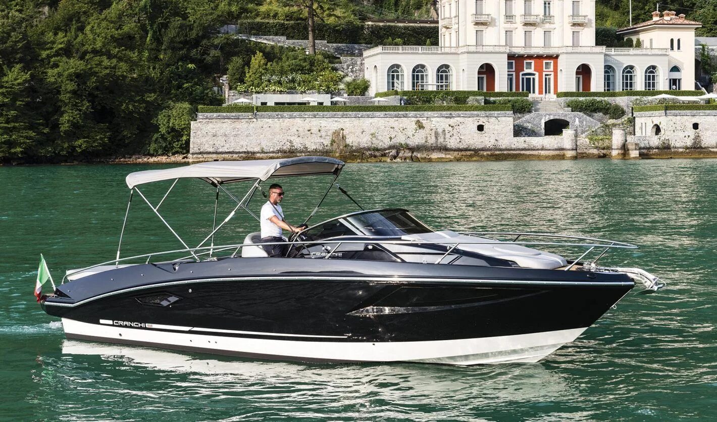 Катер кранчи. Cranchi e30. Endurance 30. Cranchi e30 endurance (космополитан). Cranchi e30 endurance (2023).