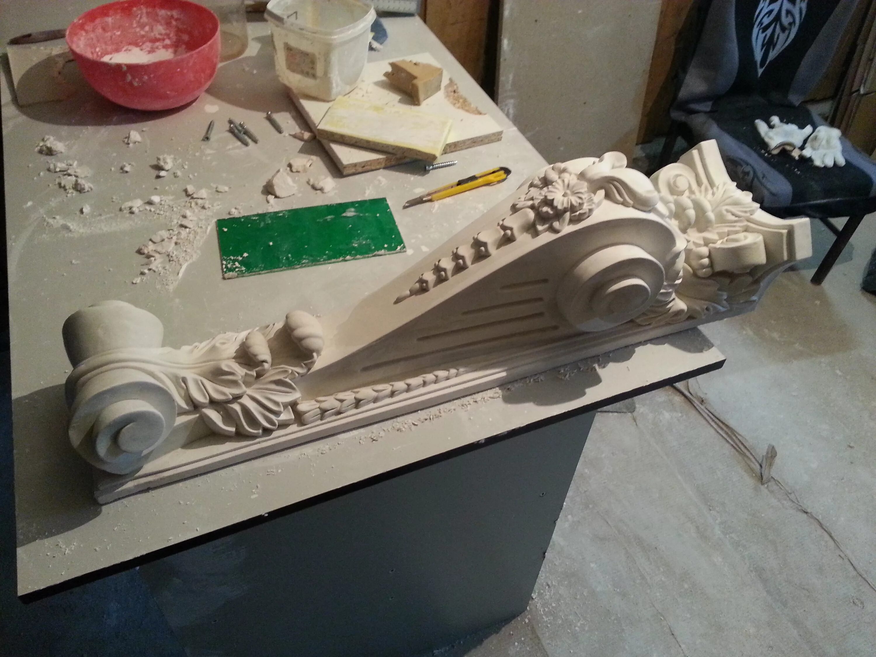 Лепнина гипс. 50 2 2023. Гипсовые тяги. Гипсовые тяги. Формы для лепнины из полиуретана.