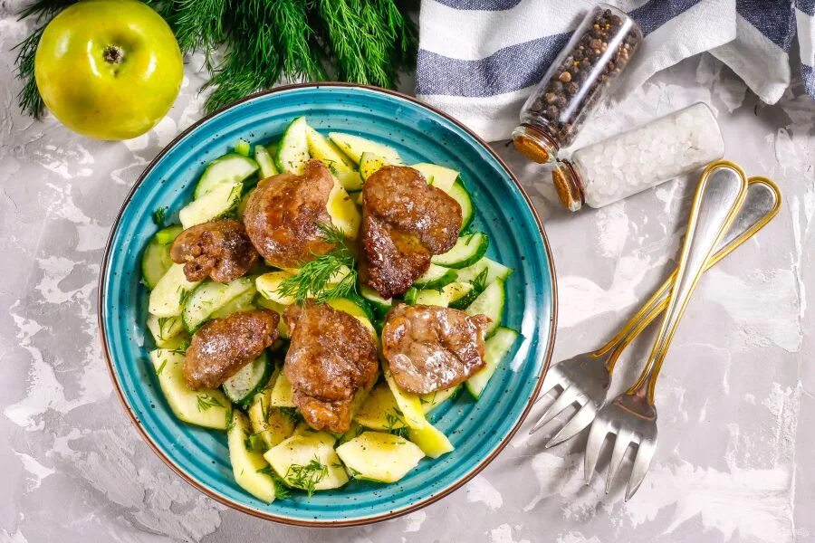 Утиная печень вкусно. Утиная печень на сковороде. Утиная печень вкусно. Утиная печень вкусно. Гусиная печень в сметане.