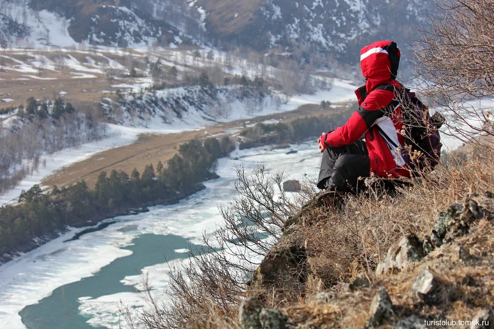 замерзшее озеро байкал. туристы в сочи зимой. курорты северного кавказа архыз. буэнос-айрес аргентина океан пляжи. туры в конце февраля.