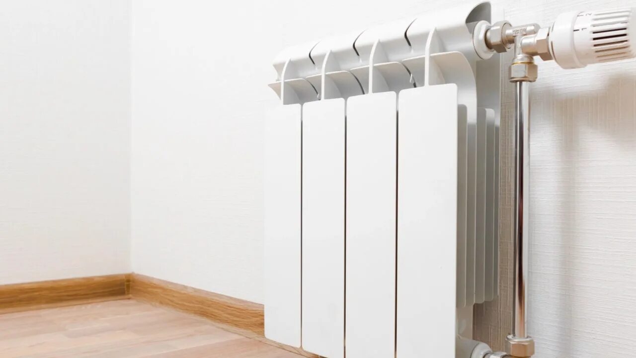 Heating radiator. Радиатор отопления биметаллический какие лучше в квартиру. Алюминиевые батареи отопления. Монтаж биметаллических радиаторов. Терморегулятор для биметаллического радиатора.