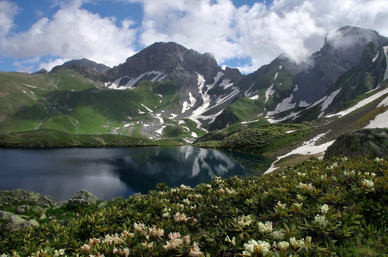 Озера северного кавказа. Горное озеро Северного Кавказа. Озеро в горах Кавказа. Горно кавказский район озёра. Северный Кавказ озеро в горах.