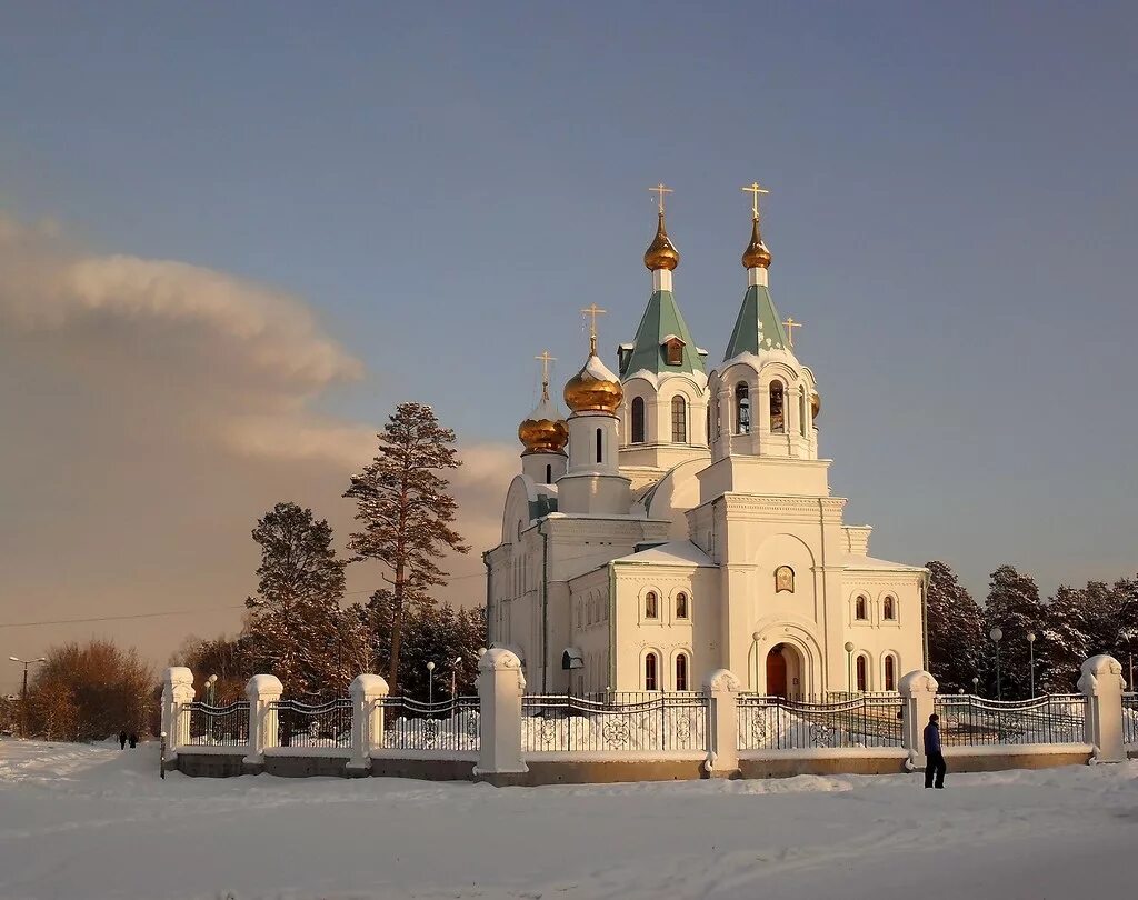 Ангарск свято троицкий. Храм Святой Троицы Ангарск. Храм Святой Троицы Ангарск зимой. Город Ангарск святоитский храм.