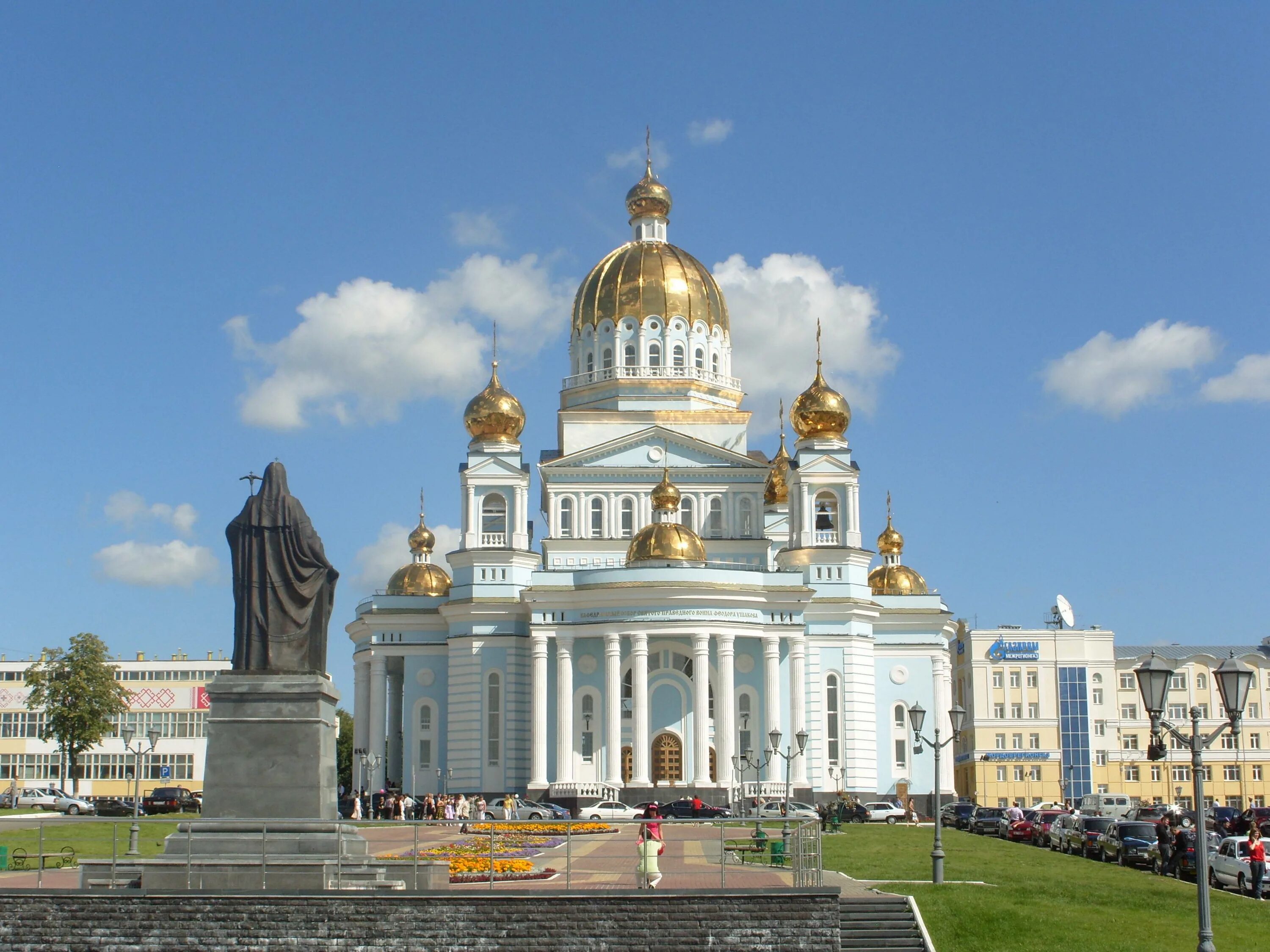 Саранск поступи. Мордовия Саранск храм Федора Ушакова. Слбор Святого Федора Ушакова.