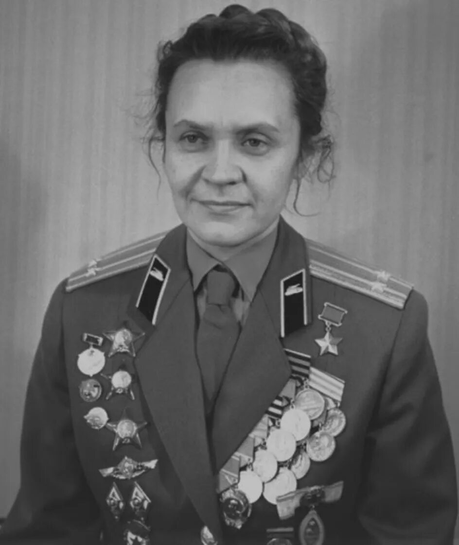 Герои советского союза великой отечественной. Кому из женщин герой. Кому из женщин герой. 4 женщина герой советского союза. Кому из женщин герой.
