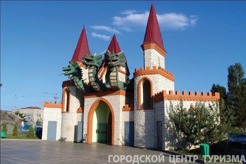 Парк дракон в махачкале. Парк 3 дракона в махачкале. парк дракон на редукторном. редукторный парк в махачкале. г махачкала редукторный парк дракон.