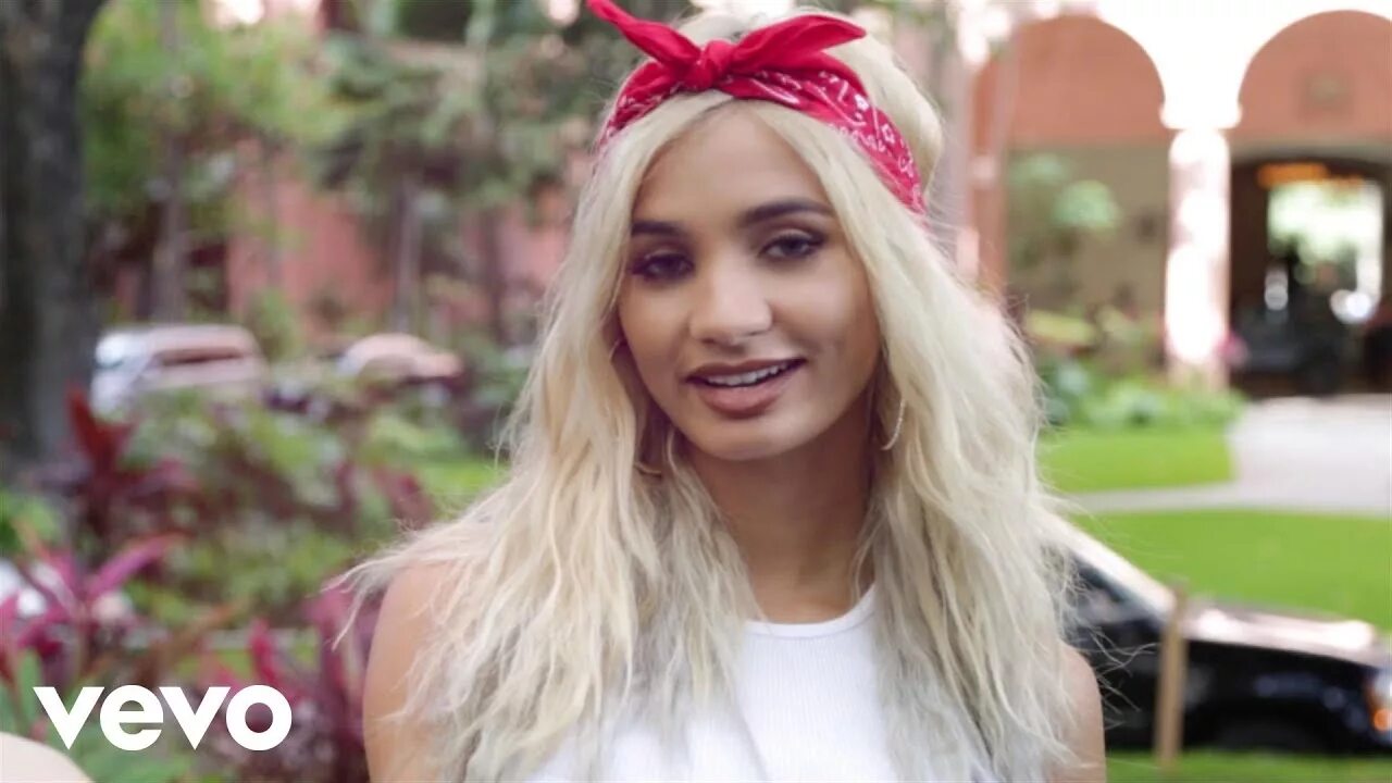 Миа певица. Пиа Миа американская певица. Vevo девушка. Pia Mia - Touch. Mia fan