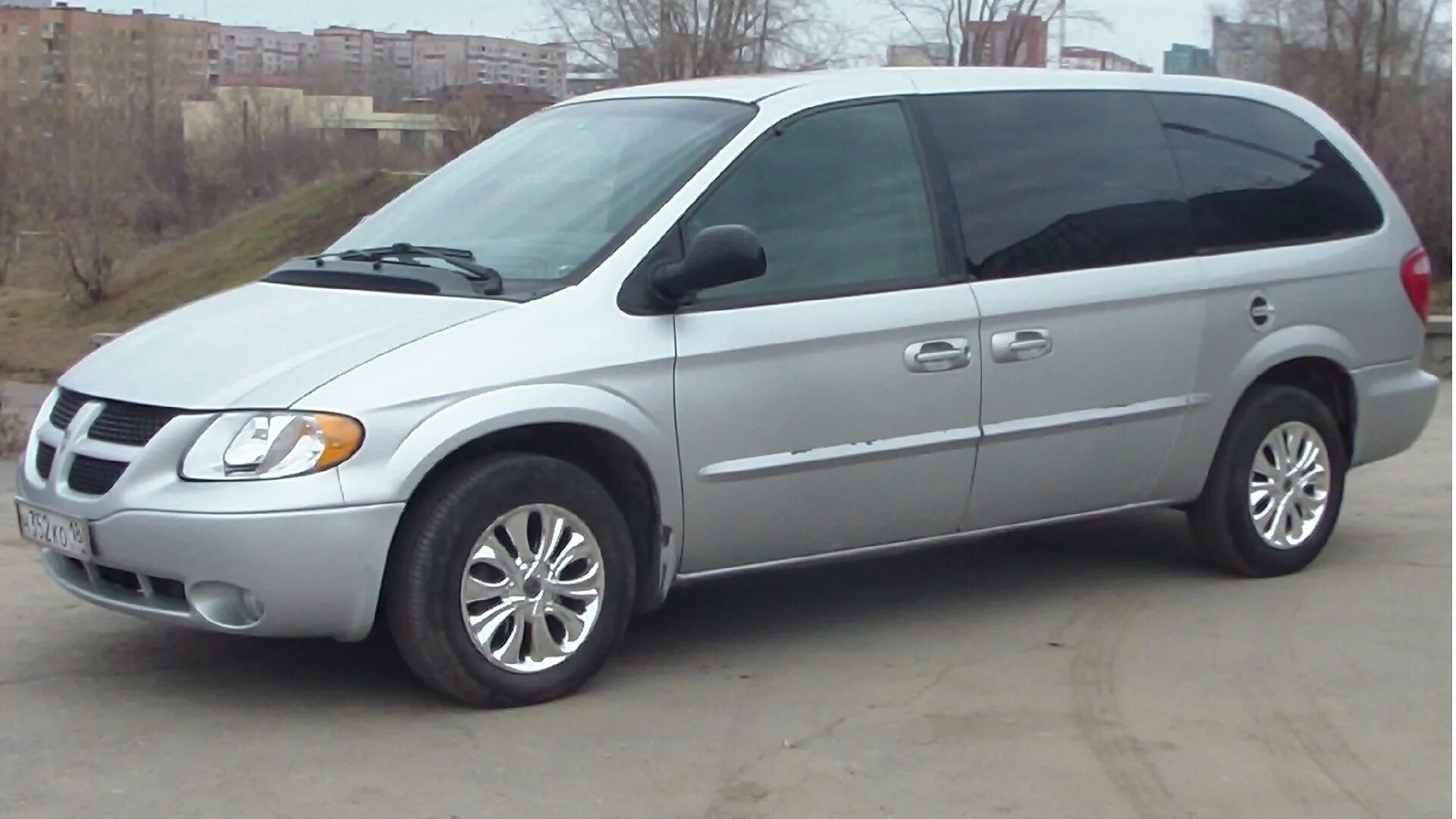 Купить додж караван спб. Dodge Caravan Sport 3.3 2005. Dodge Caravan 2002. Dodge Caravan 2022. Додж Караван 2002г.