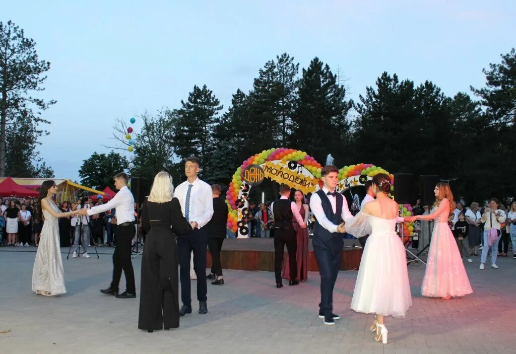 Сальск песчанокопское. Песчанокопское парк. Парк в Песчанокопском. Парк в селе Песчанокопском. Песчанокопское новый парк.