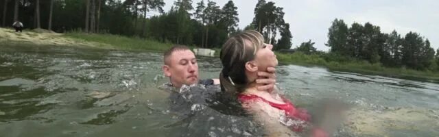 Сочинение про реку бачат. Белый ветер над речкой. Влюбленные в лодке живопись. Индиец 30 лет копал канал. Девушка шторм.