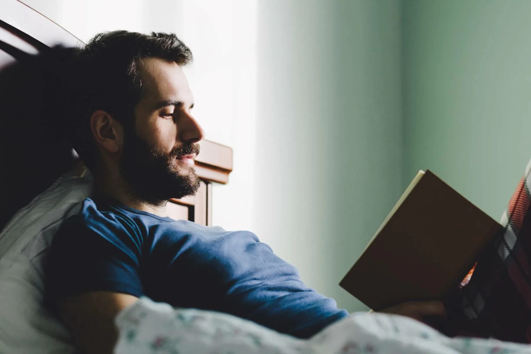 To spend time on books. Чтение книги перед сном мужчина. spend time with positive people.