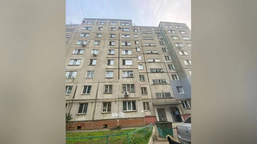 Выпал из окна хабаровск. 19 этажные дома. Белая пятиэтажка. Выпала из окна дикопольцева хабаровск. Выпал из окна хабаровск.