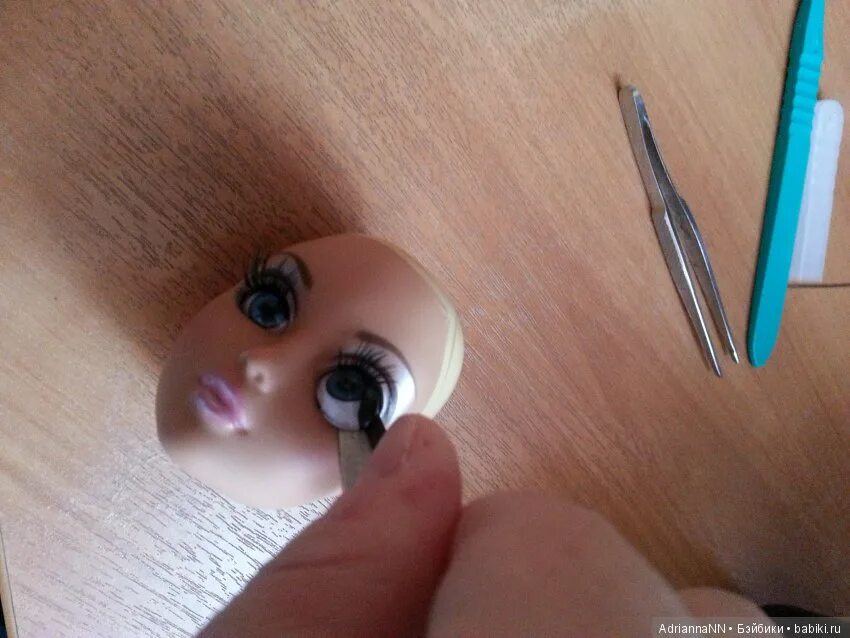 Как крепить глазки. Крепления глаз у куклы. Живые вставные глаза у куклы. Механика глаз куклы.